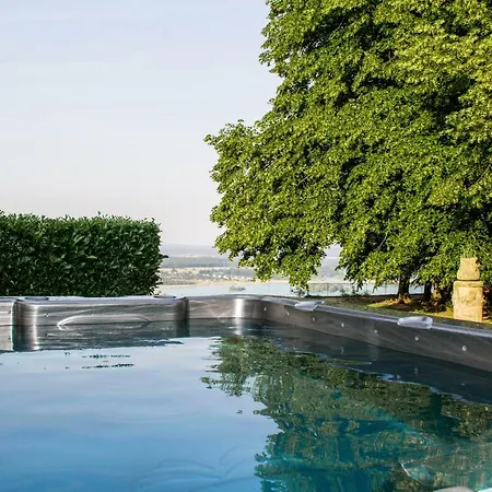 Prive Dans Le Chateau Du Landin Aparthotel Le Landin