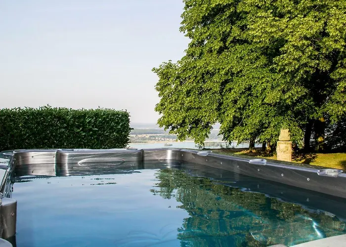 Prive Dans Le Chateau Du Landin Aparthotel Le Landin